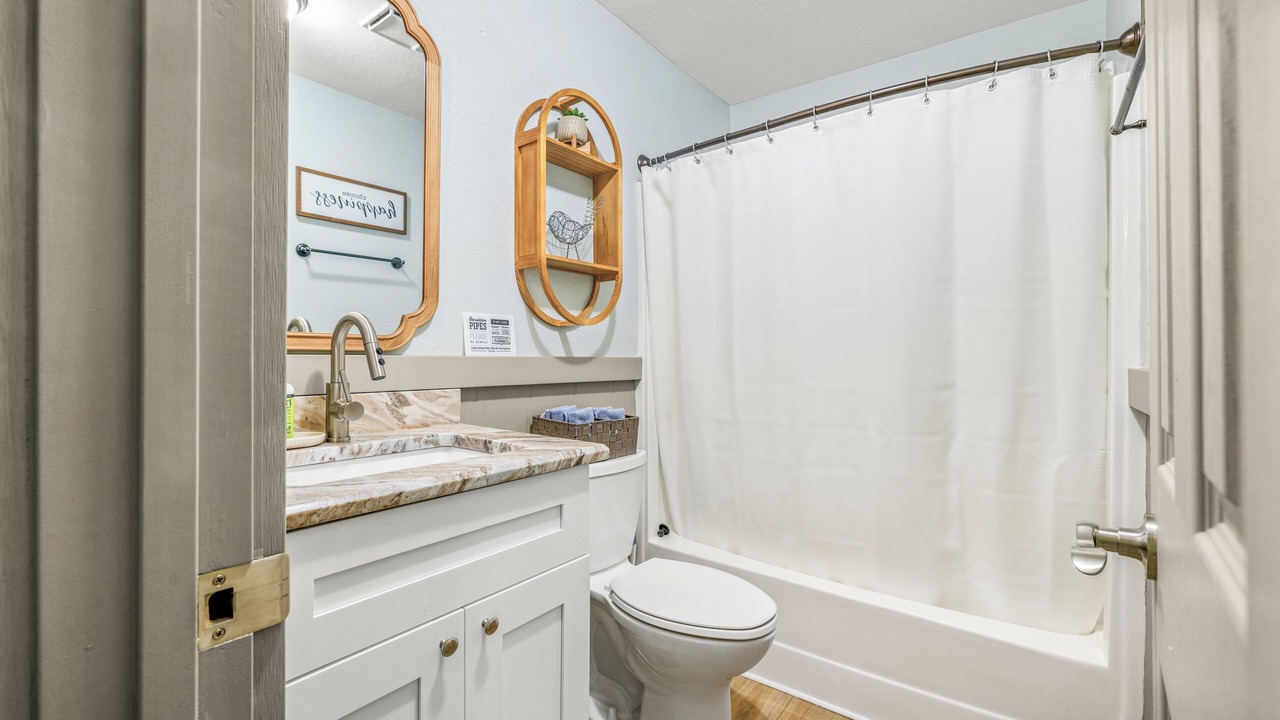Photo of Bathroom in Weeki Wachee Gardens