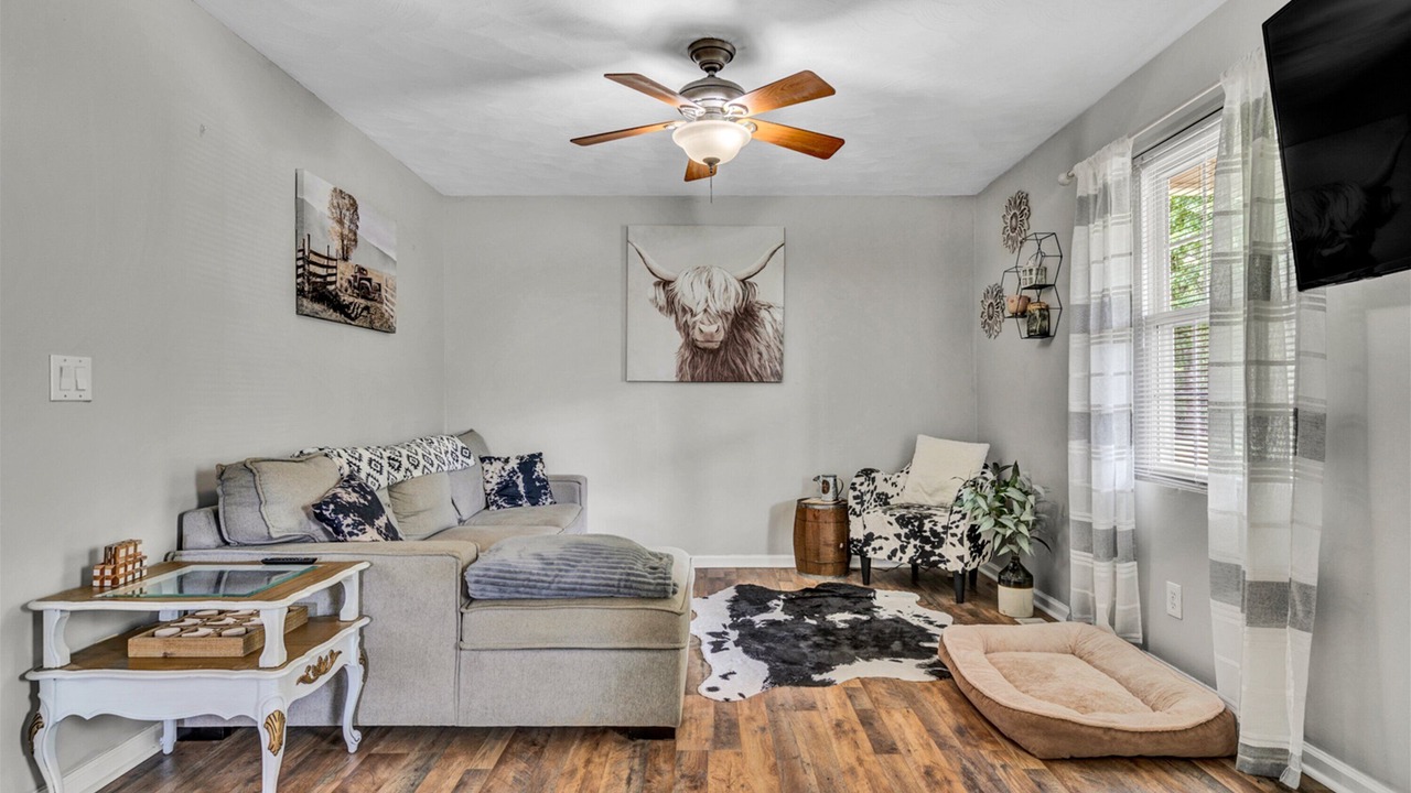 Photo of Livingroom in Troutville