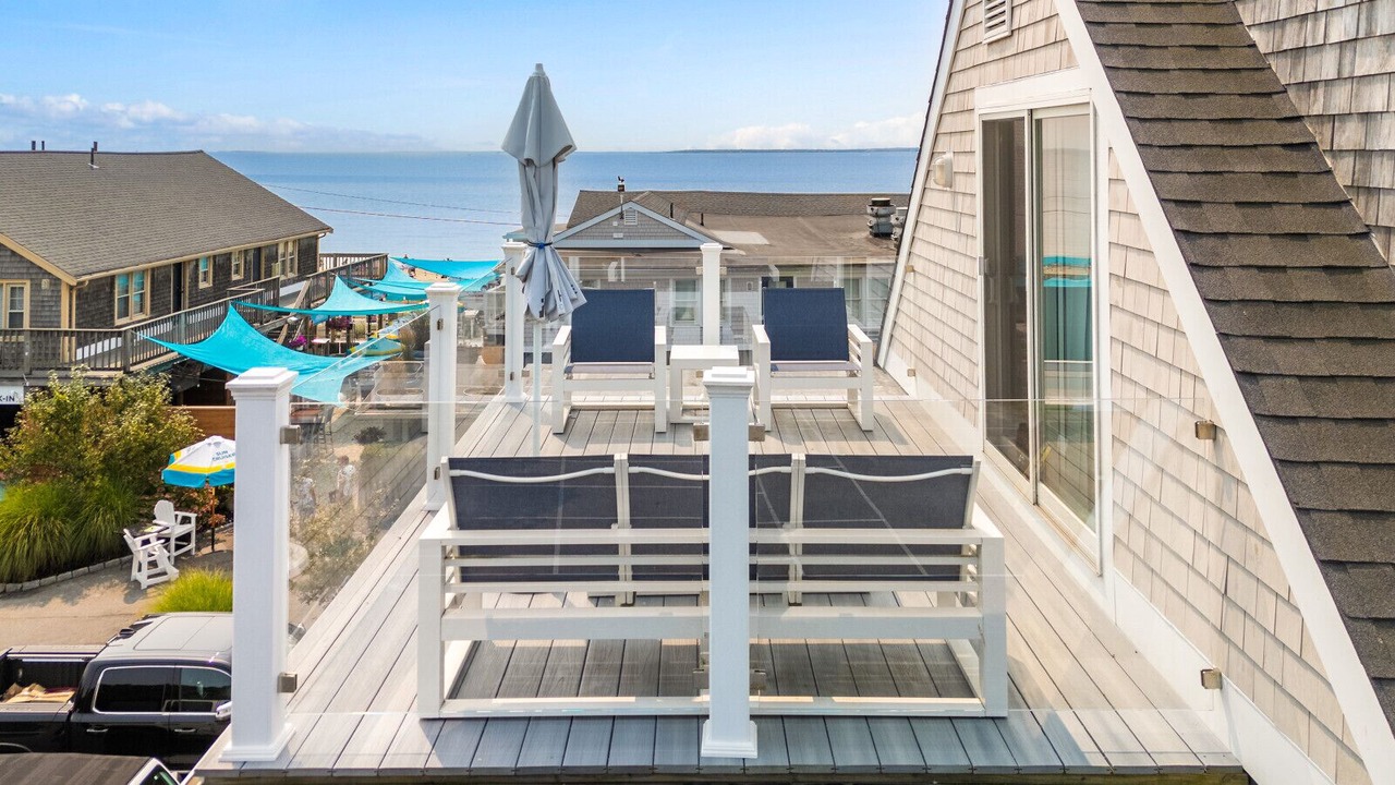 Photo of Patio Balcony in Silver Beach