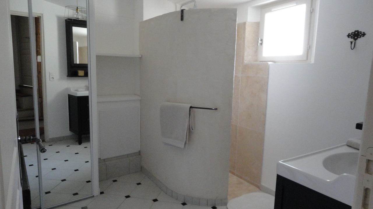 Photo of Bathroom in L'Isle-sur-la-Sorgue