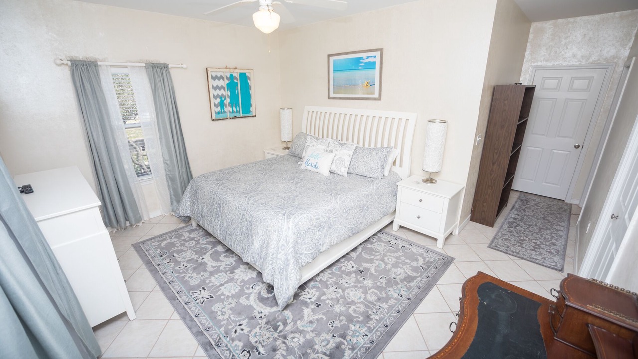 Photo of Bedroom in Crystal Shores