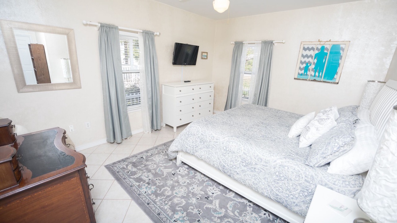 Photo of Bedroom in Crystal Shores
