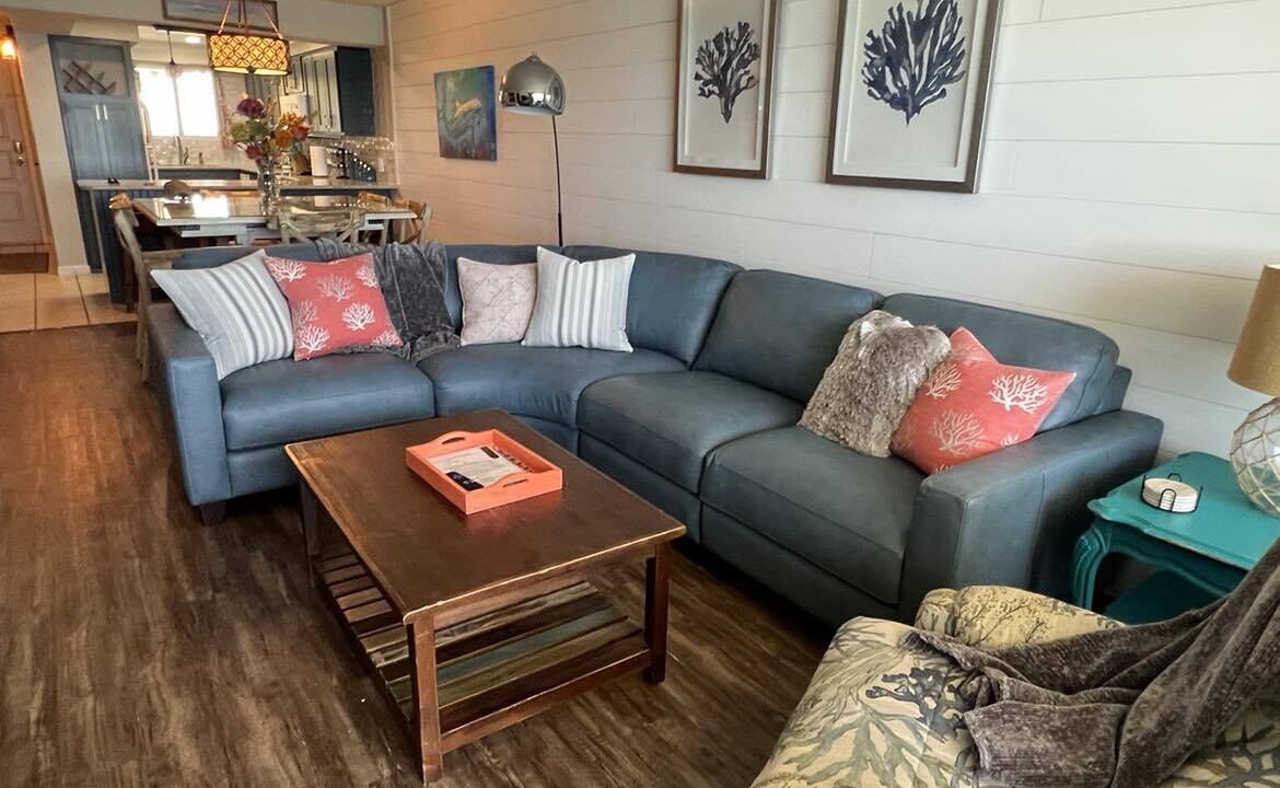 Photo of Livingroom in Biltmore Beach