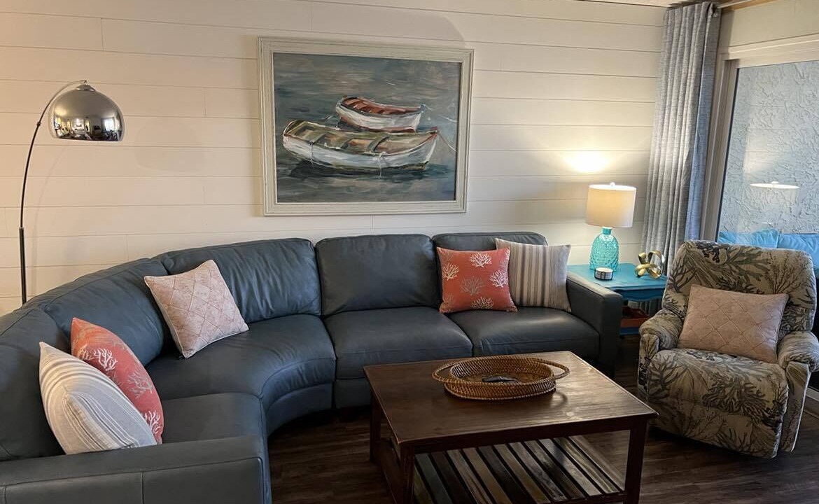 Photo of Livingroom in Biltmore Beach