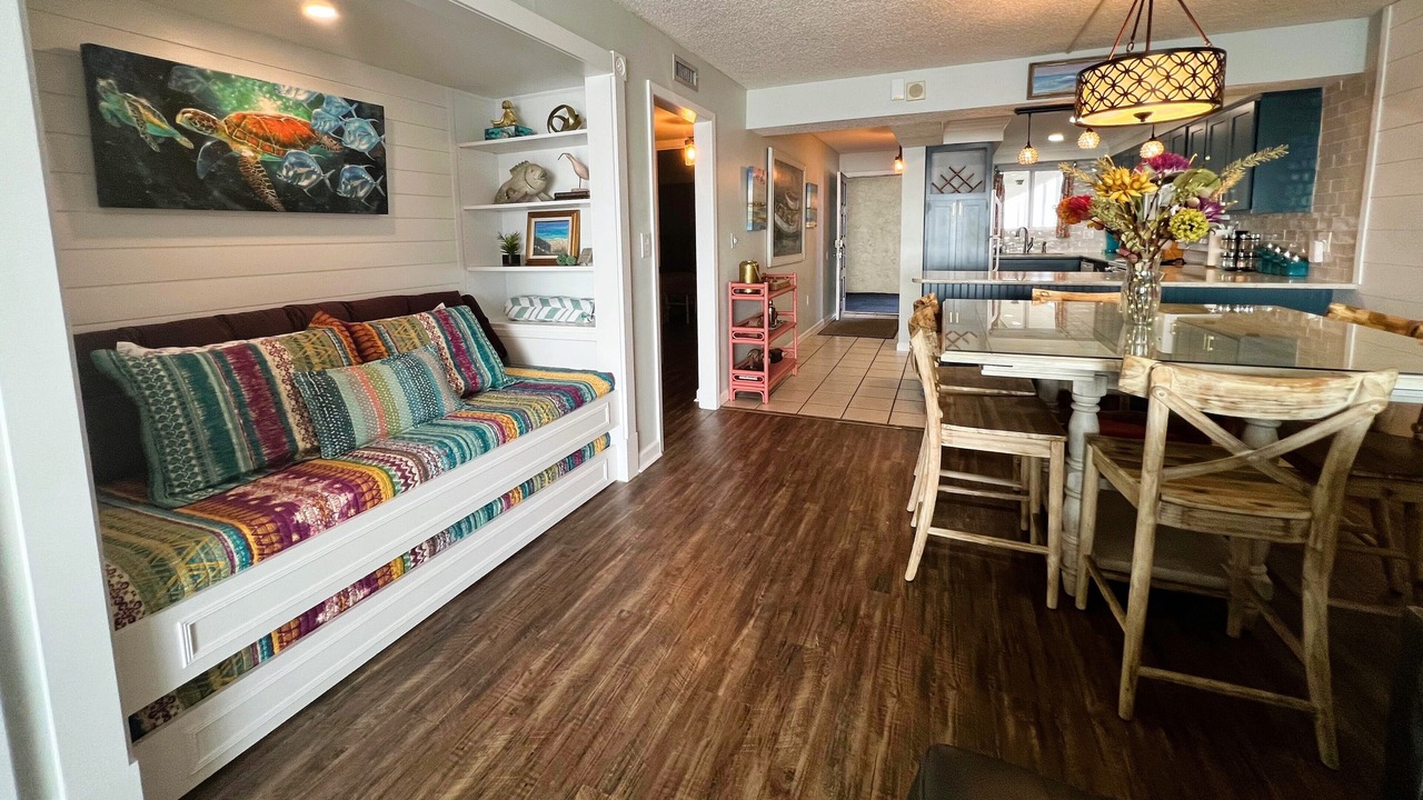 Photo of Livingroom in Biltmore Beach