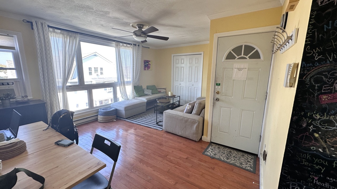 Photo of Livingroom in East Somerville