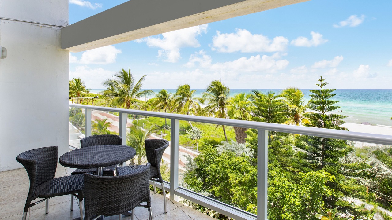Photo of Patio Balcony in Mid Beach