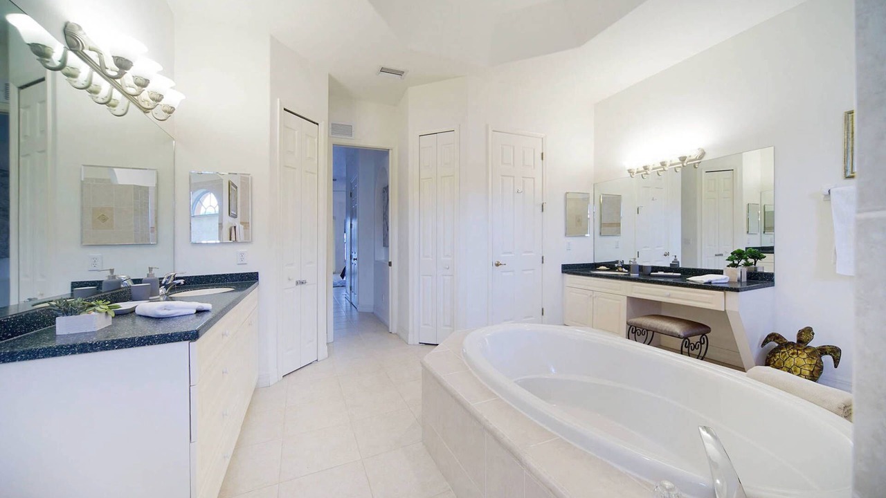 Photo of Bathroom in Pelican
