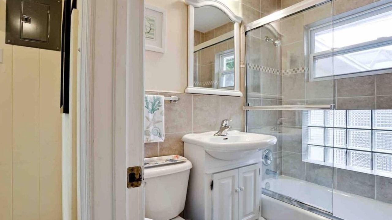 Photo of Bathroom in Golden Beach