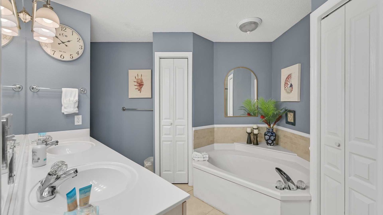 Photo of Bathroom in Avalon Beach Estates