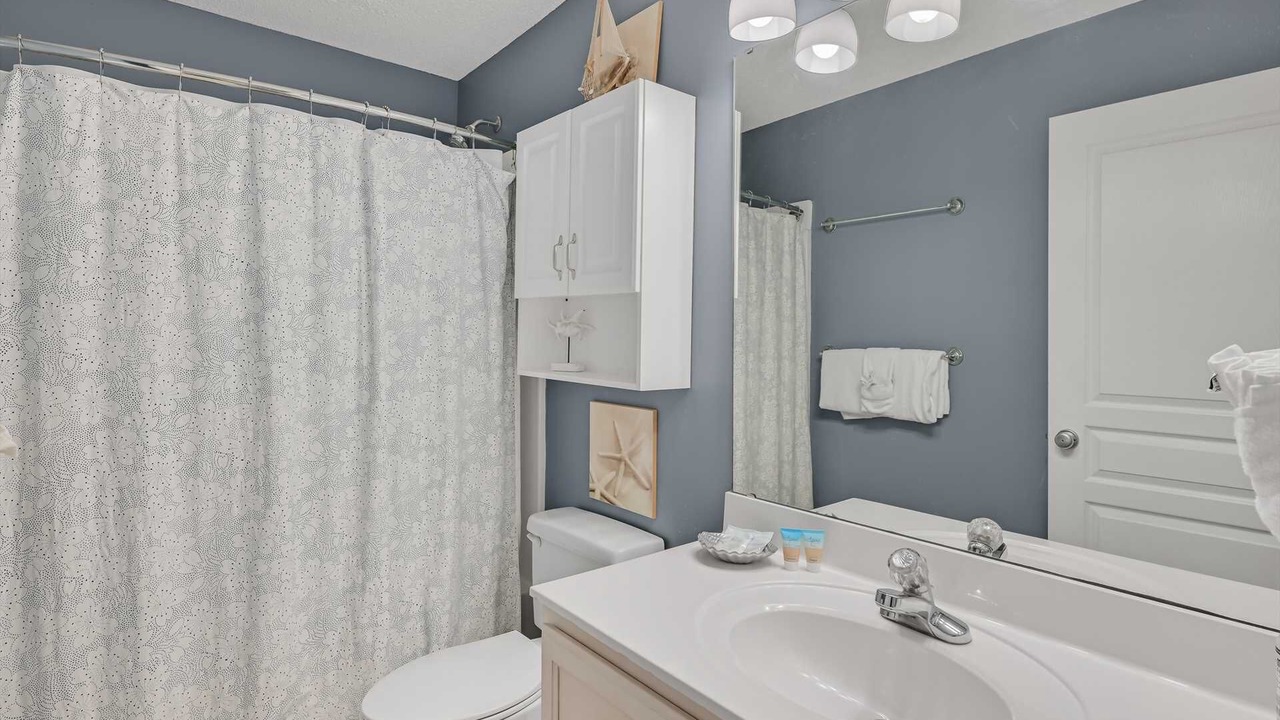 Photo of Bathroom in Avalon Beach Estates