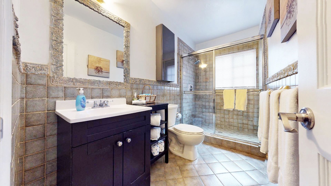 Photo of Bathroom in West Avenue
