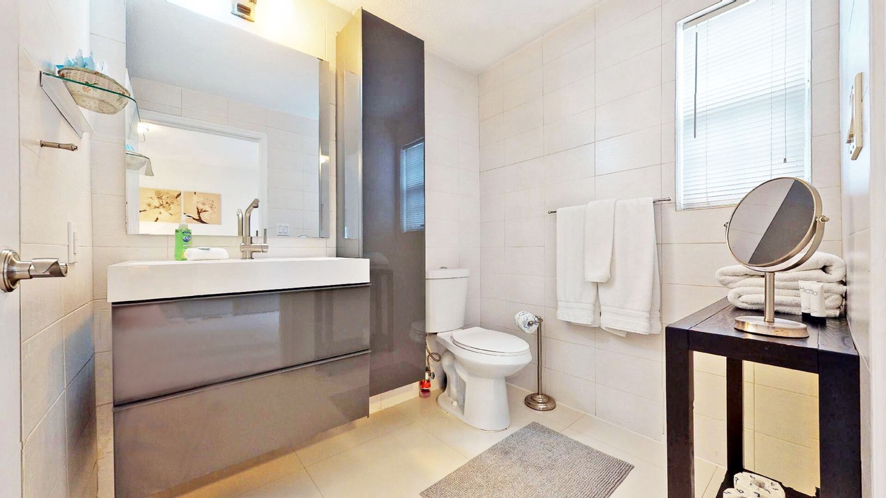 Photo of Bathroom in West Avenue