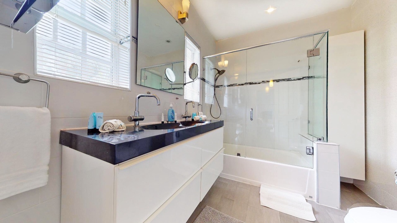 Photo of Bathroom in West Avenue