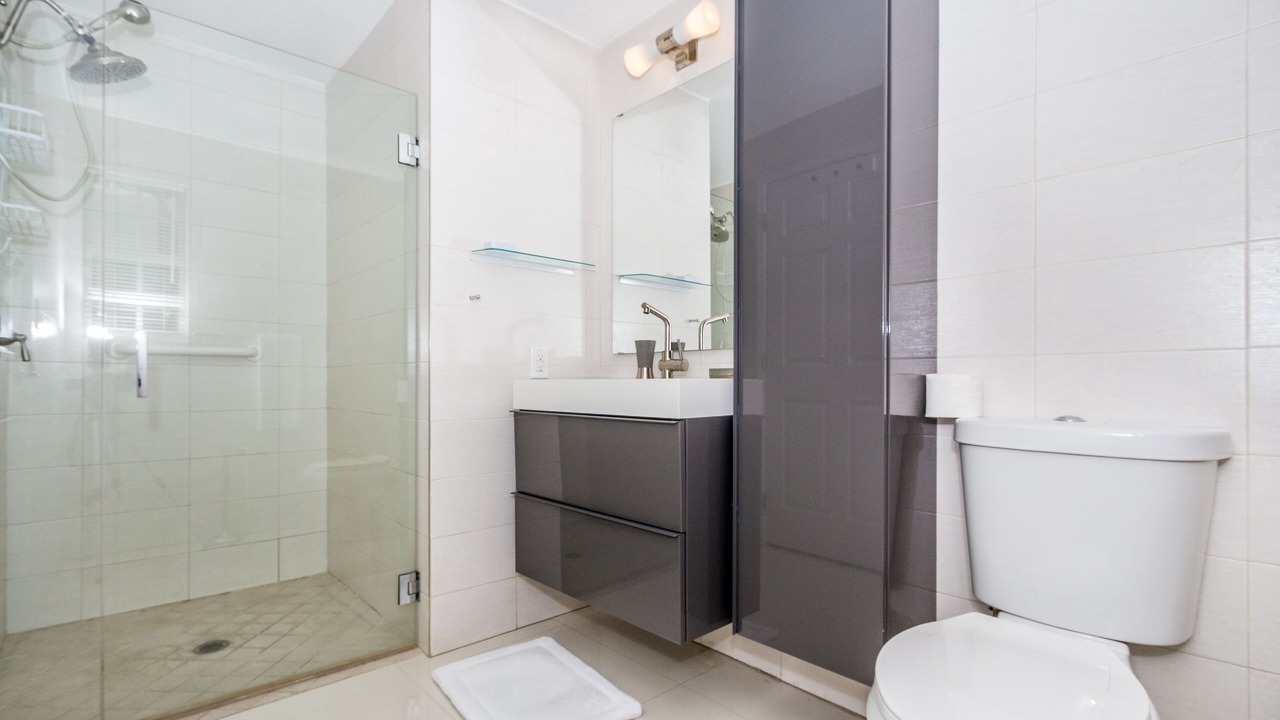 Photo of Bathroom in West Avenue