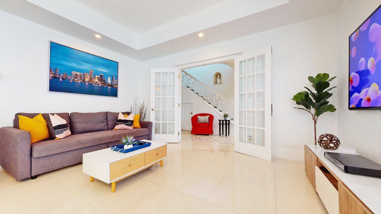 Photo of Livingroom in West Avenue