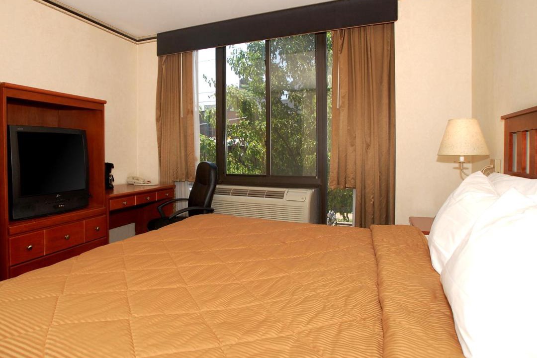 Photo of Bedroom in Hunters Point