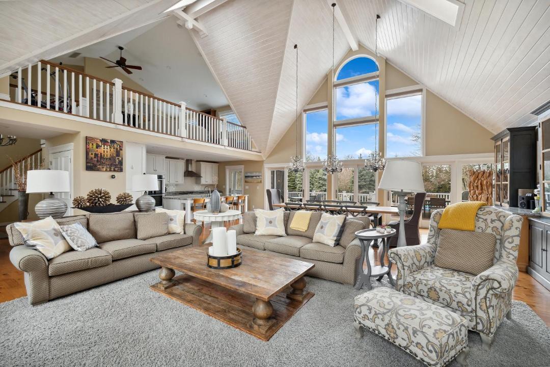 Photo of Livingroom in Grand Beach