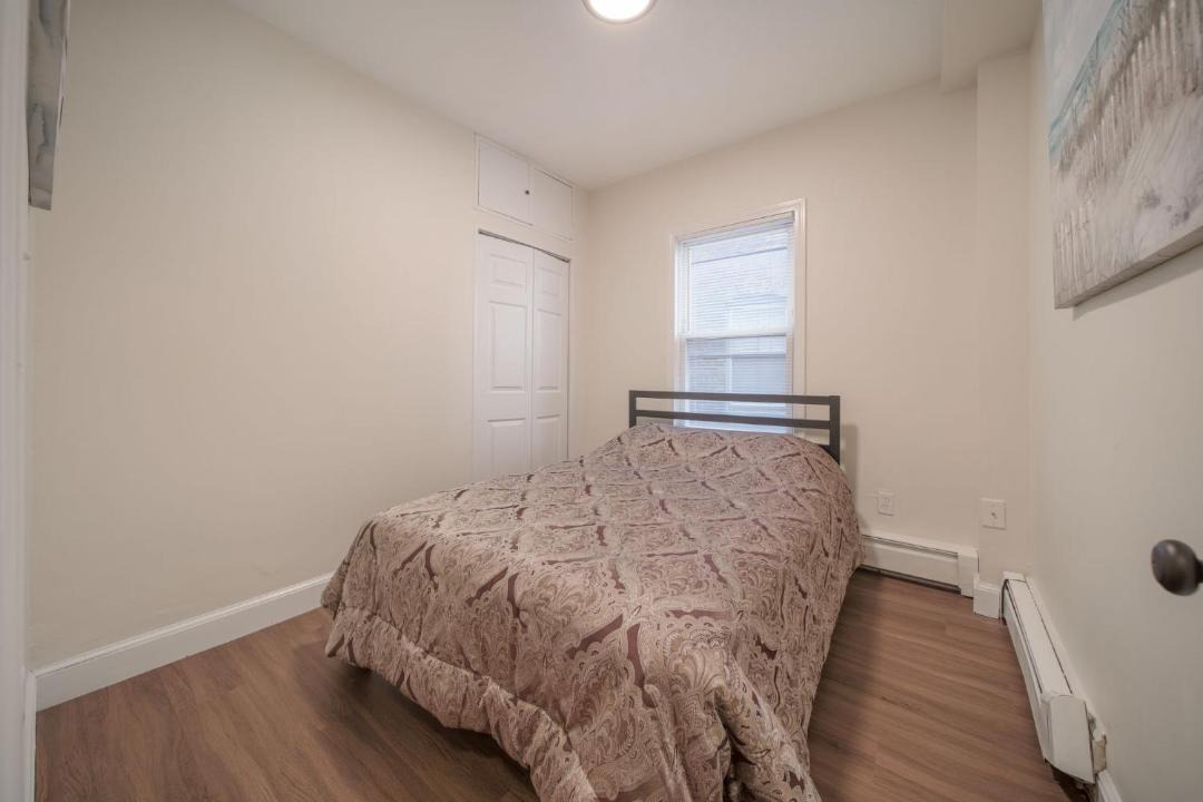 Photo of Bedroom in Roxbury