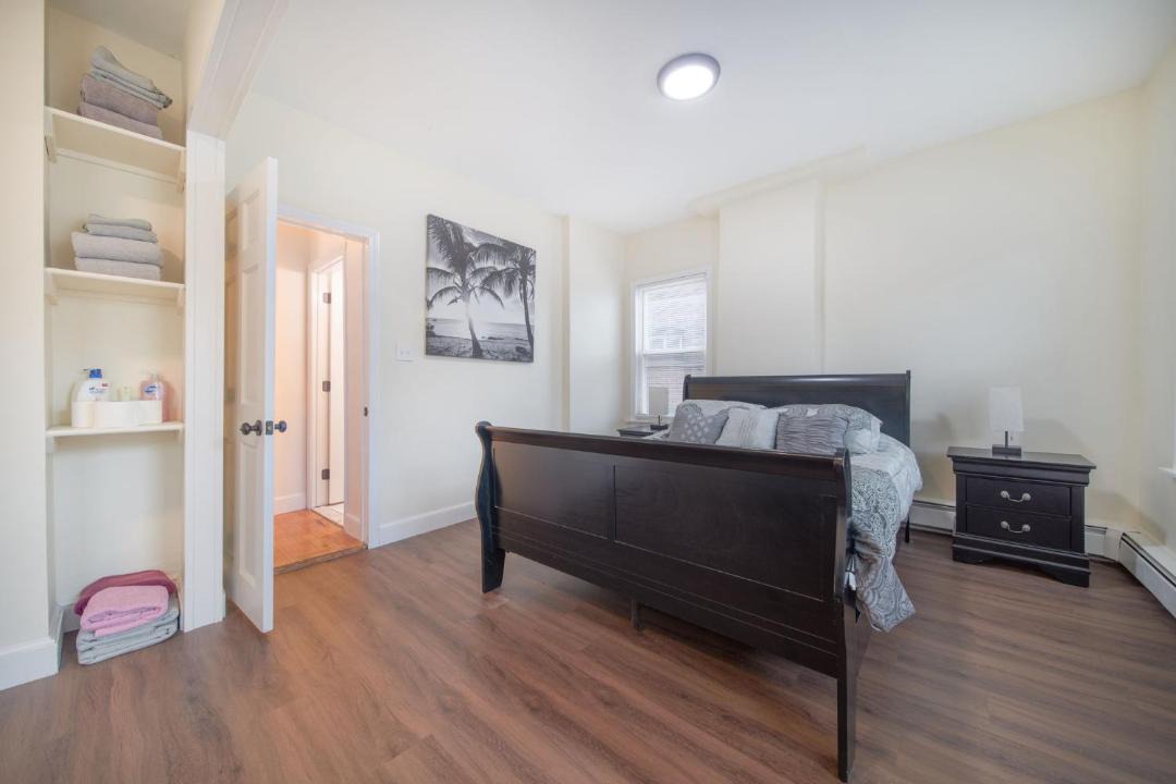 Photo of Bedroom in Roxbury