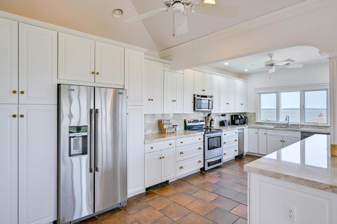 Photo of Kitchen in West Hampton Dunes