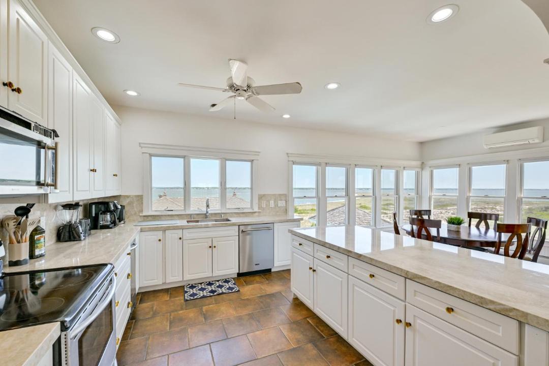 Photo of Kitchen in West Hampton Dunes