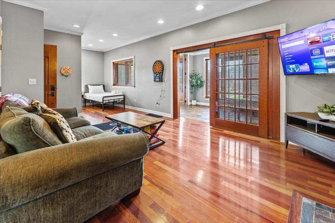 Photo of Livingroom in Holy Cross