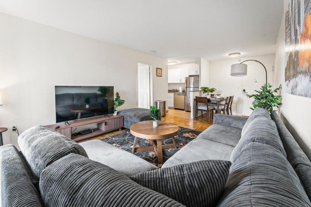Photo of Livingroom in North Brookline