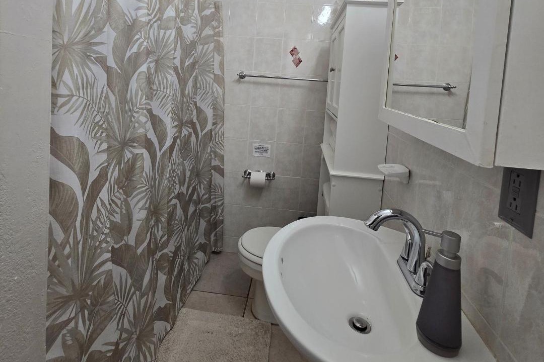 Photo of Bathroom in Pinecrest West Park