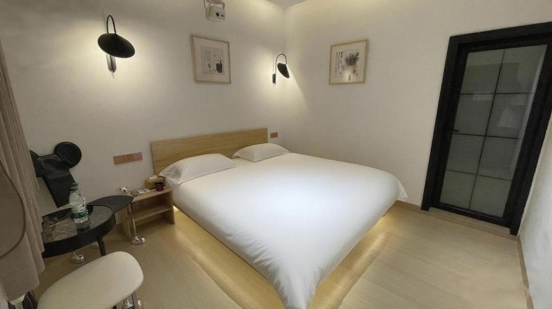 Photo of Bedroom in Fenghuang