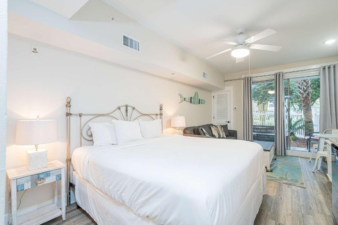Photo of Bedroom in Baytowne Wharf