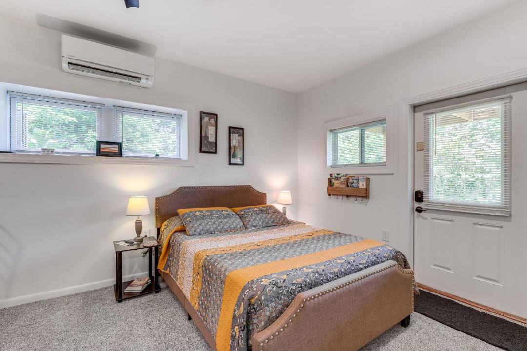 Photo of Bedroom in Court House