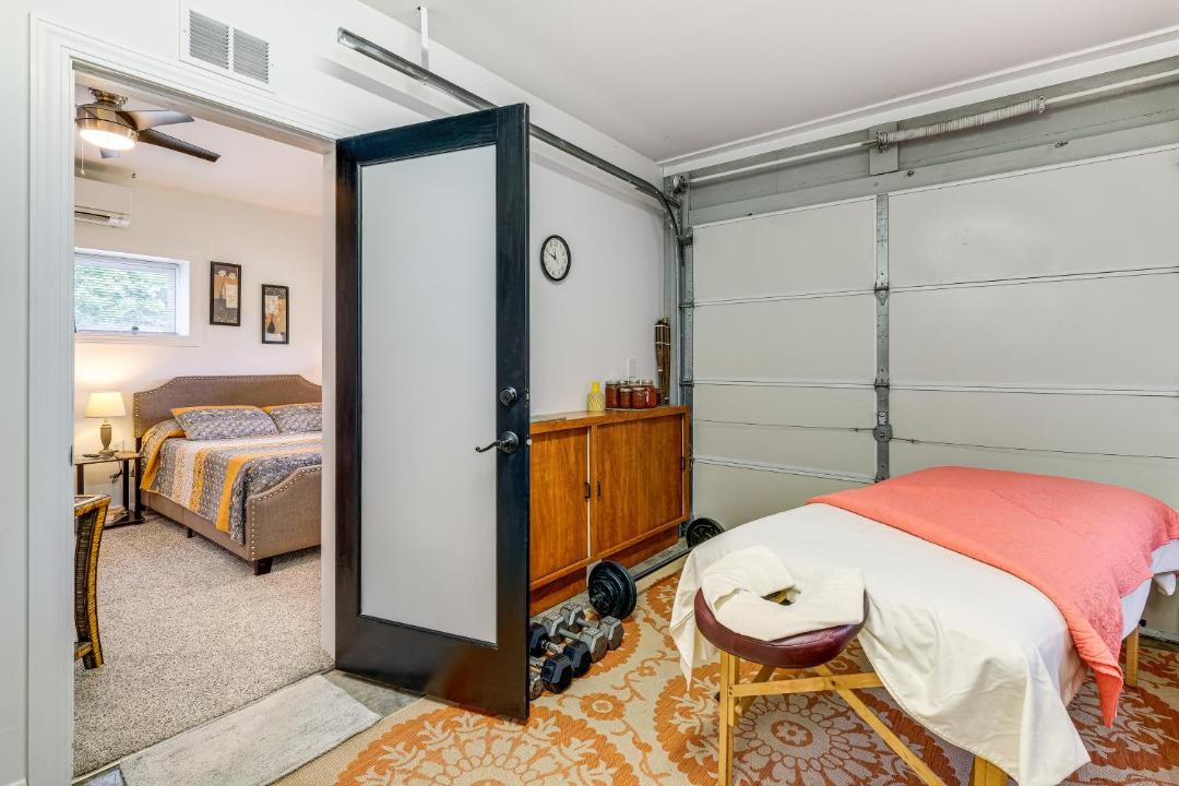 Photo of Bedroom in Court House