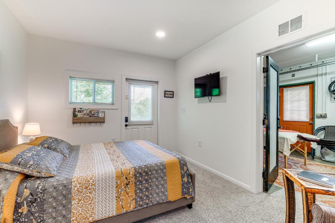 Photo of Bedroom in Court House