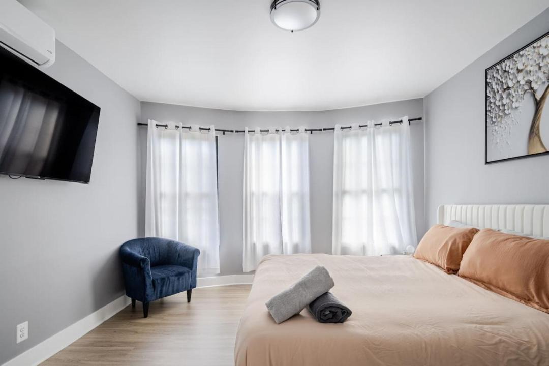 Photo of Bedroom in Black Rock Historic District
