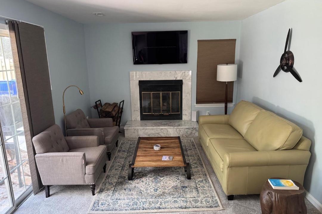 Photo of Livingroom in Central Newport News