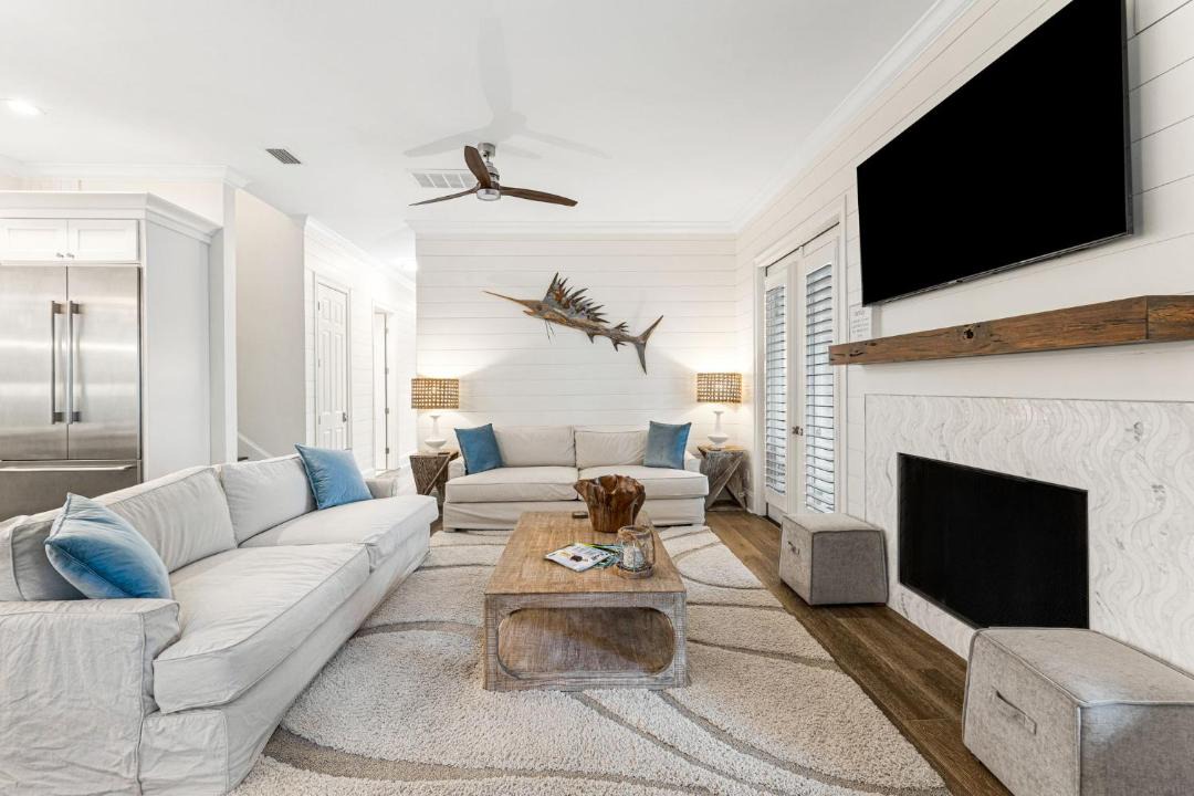 Photo of Livingroom in White's Gulfview