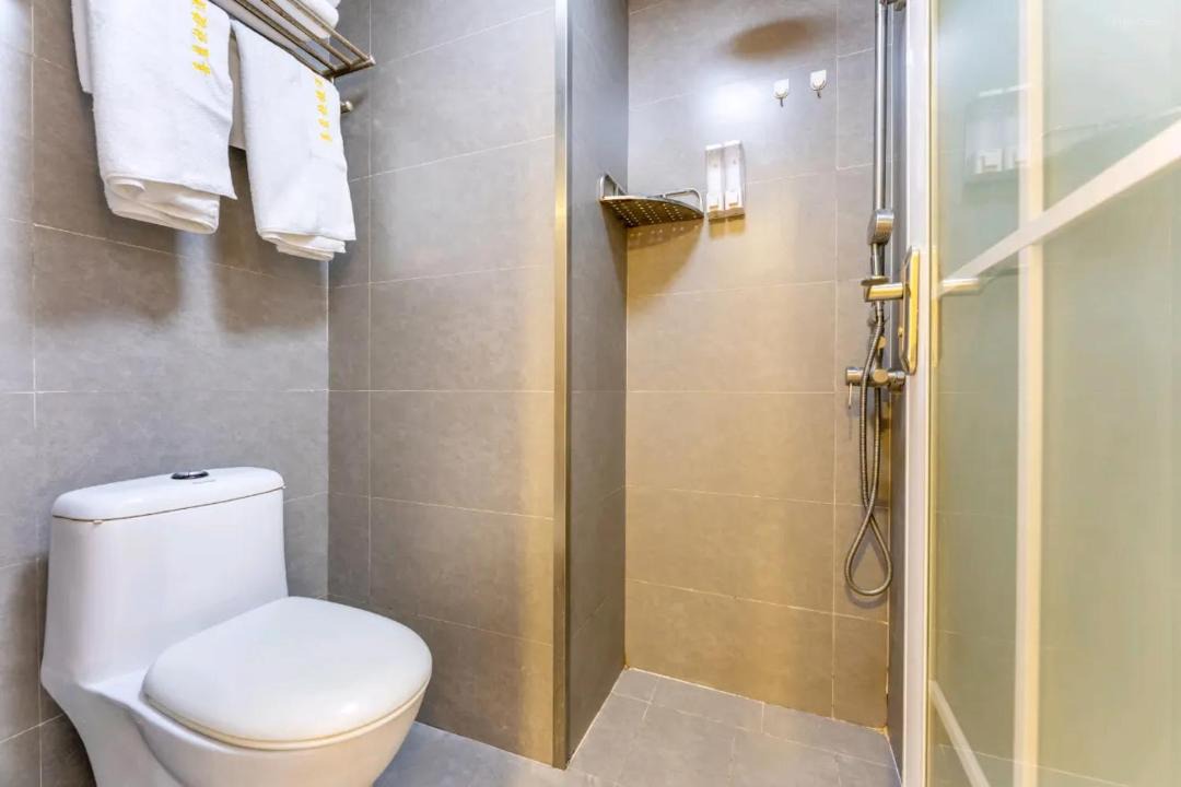 Photo of Bathroom in East Huanshi Road