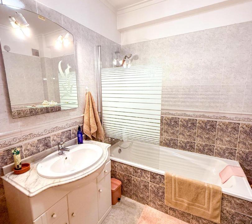 Photo of Bathroom in Corroios