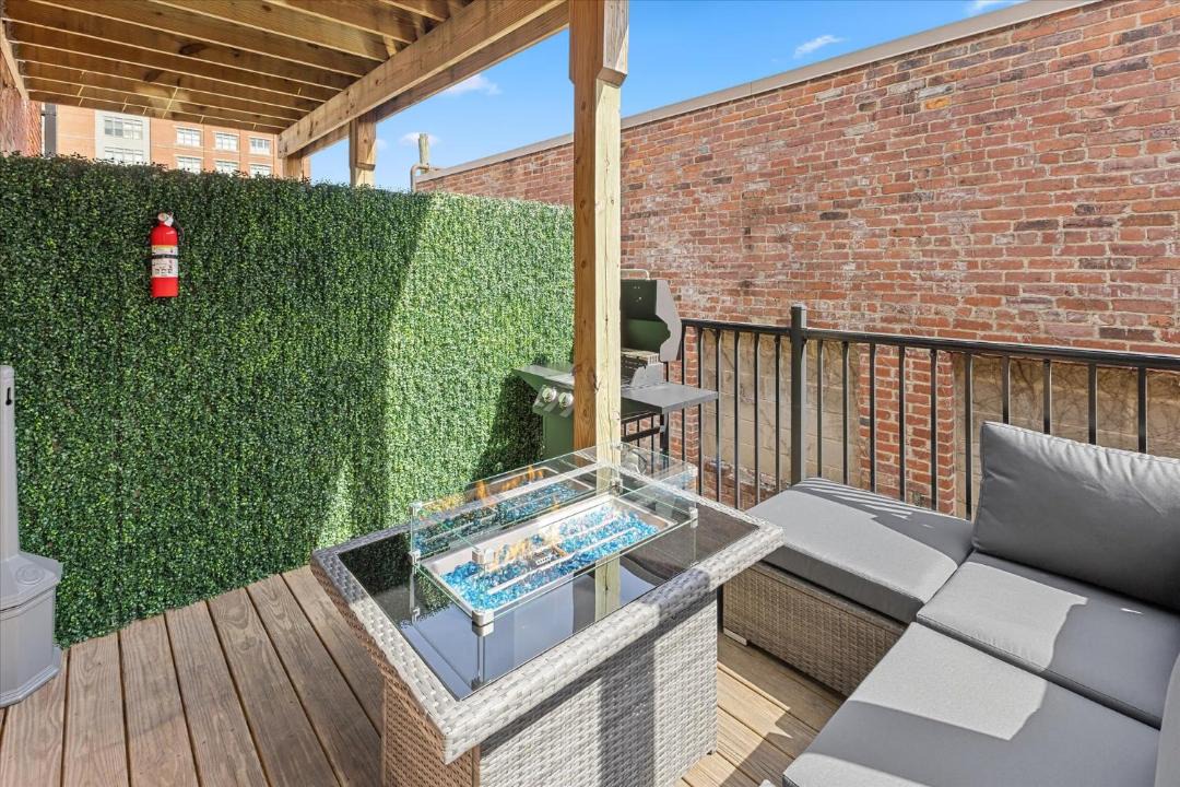 Photo of Patio Balcony in Lockerbie Square