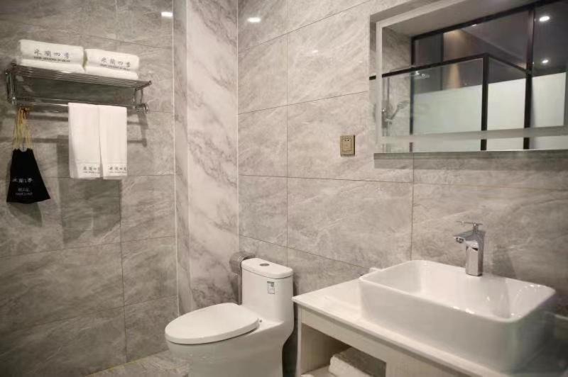Photo of Bathroom in Longshan Subdistrict