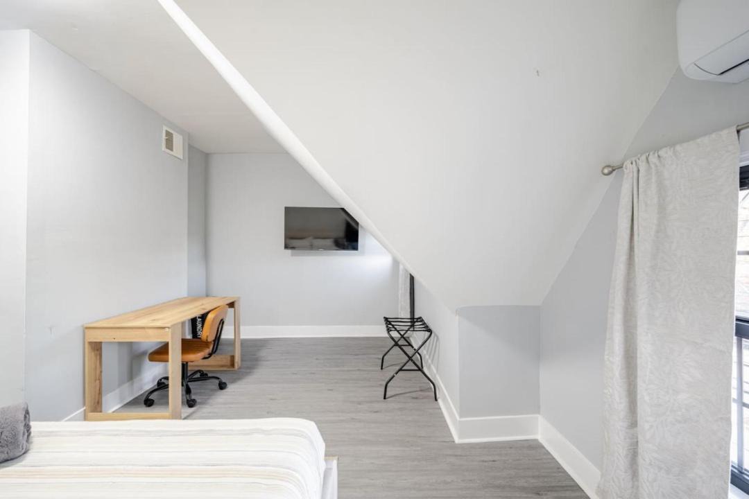 Photo of Bedroom in Black Rock Historic District