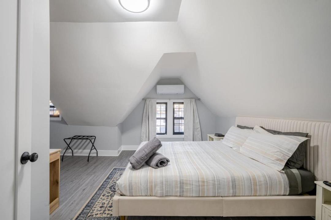 Photo of Bedroom in Black Rock Historic District
