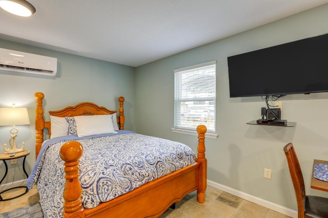 Photo of Bedroom in Steinhatchee