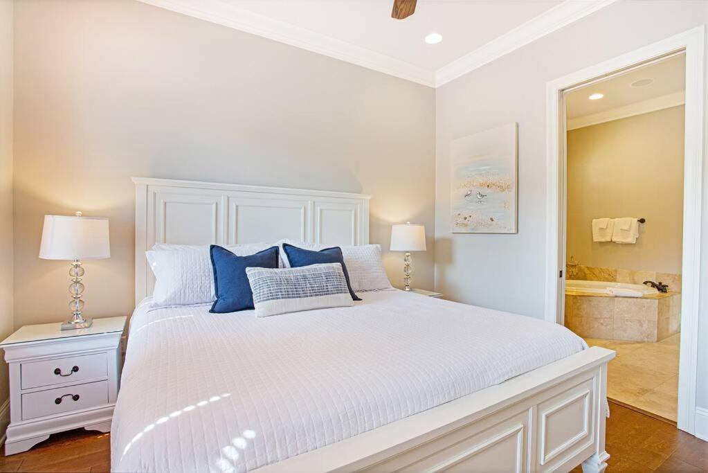 Photo of Bedroom in Villa Lago