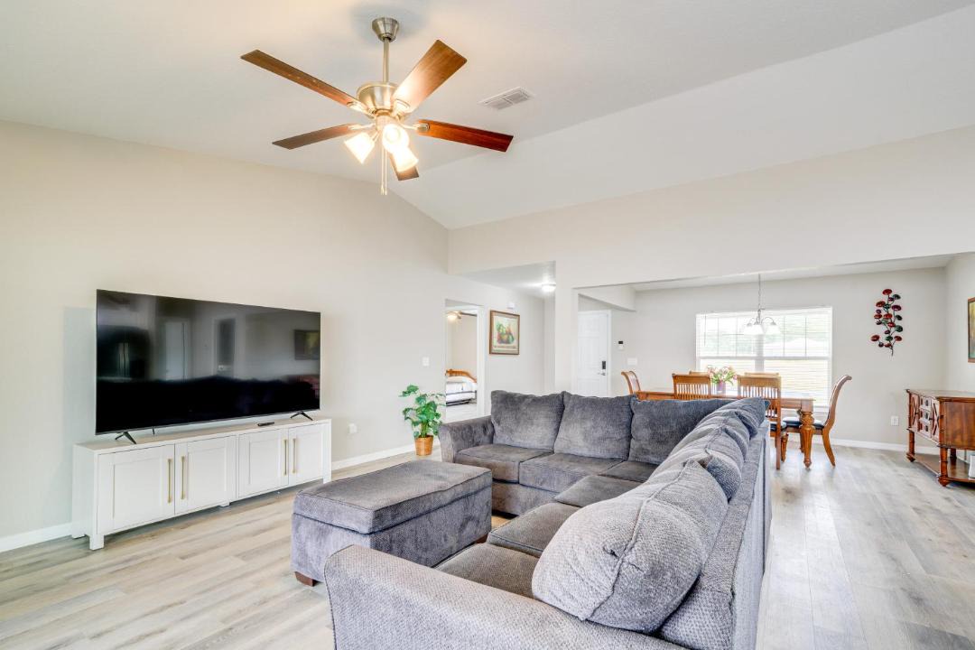 Photo of Livingroom in Candler