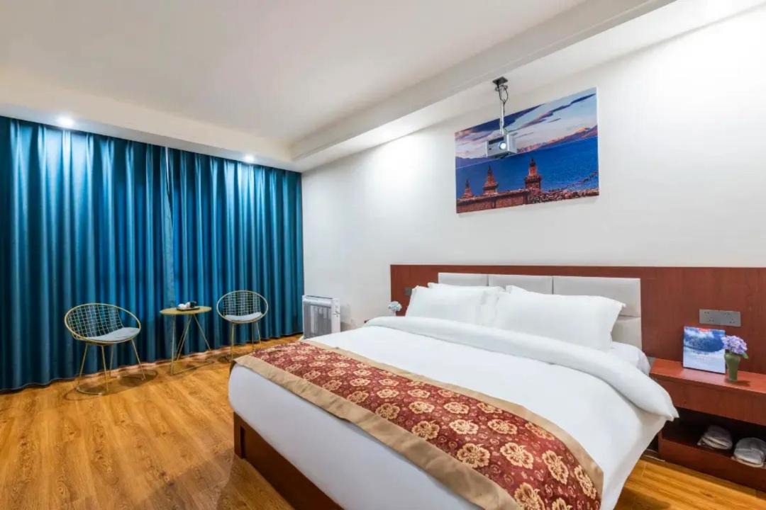 Photo of Bedroom in Deqen County