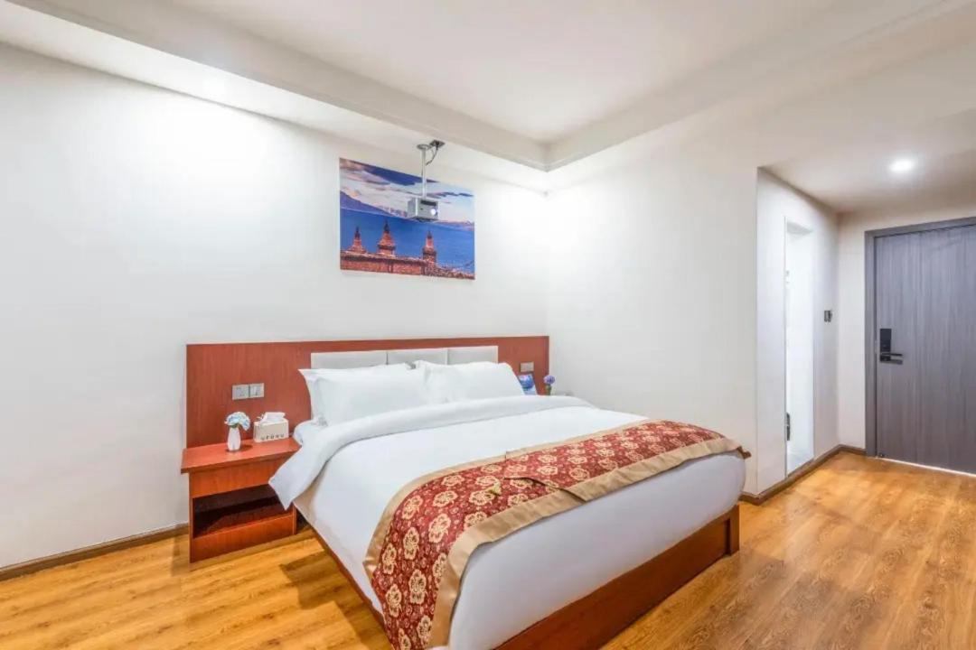 Photo of Bedroom in Deqen County