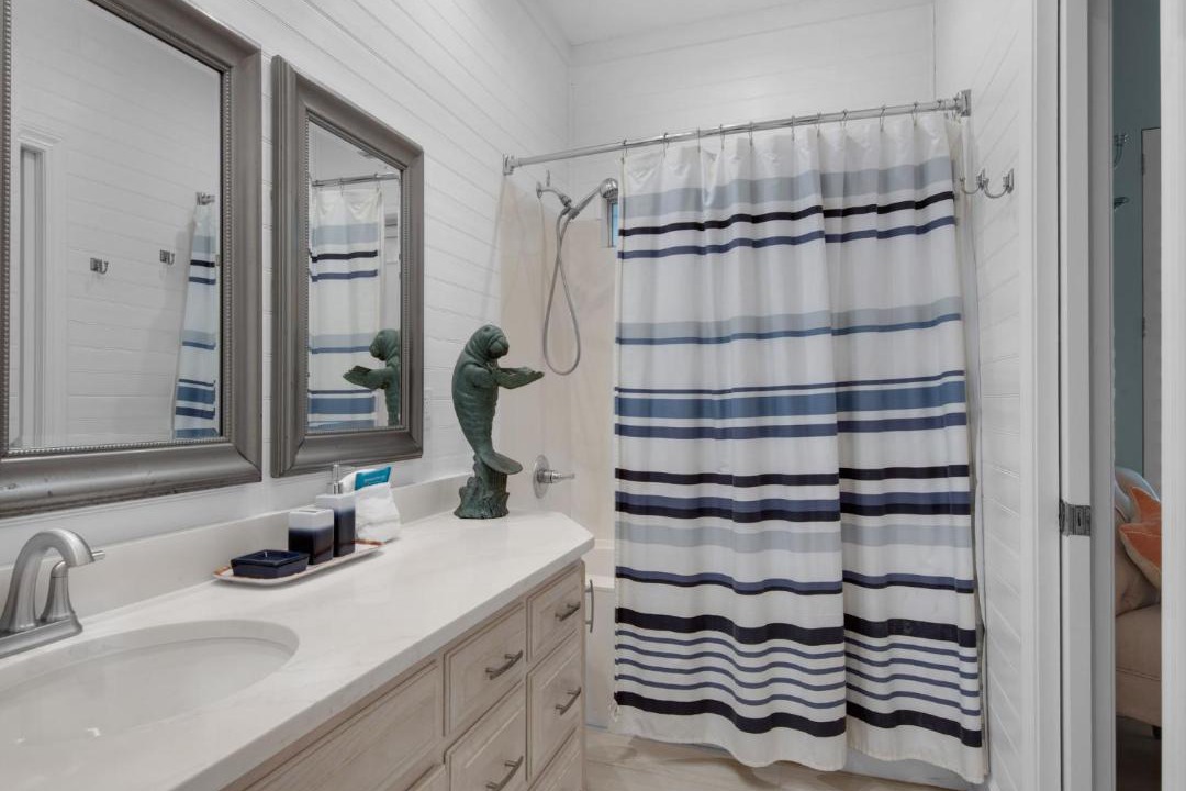 Photo of Bathroom in Crystal Shores