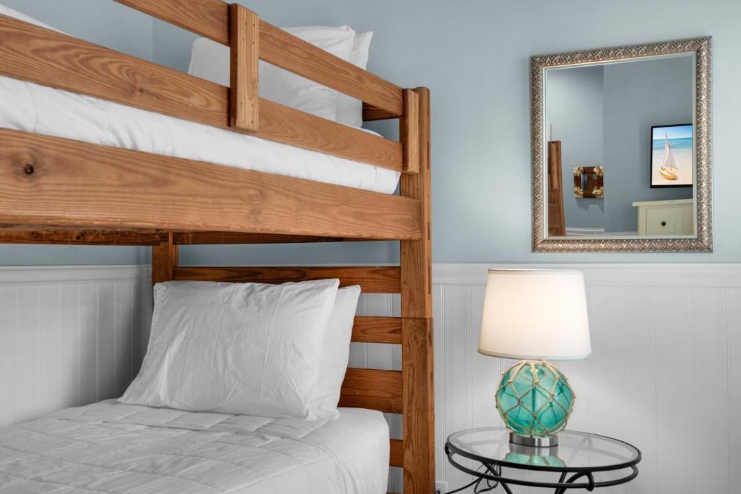 Photo of Bedroom in Crystal Shores